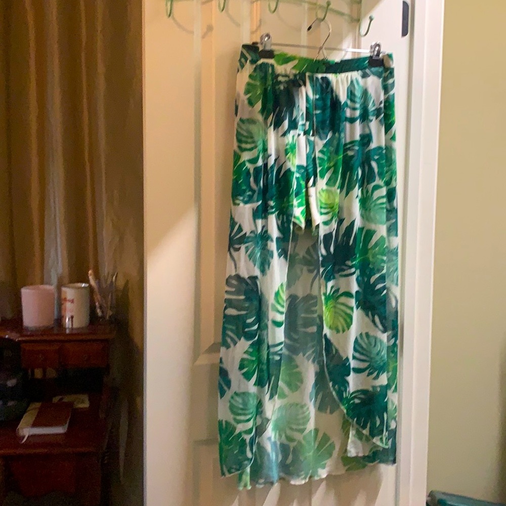 No boundaries tropical short skirt combination. Large. Size 11-13. Lightly worn